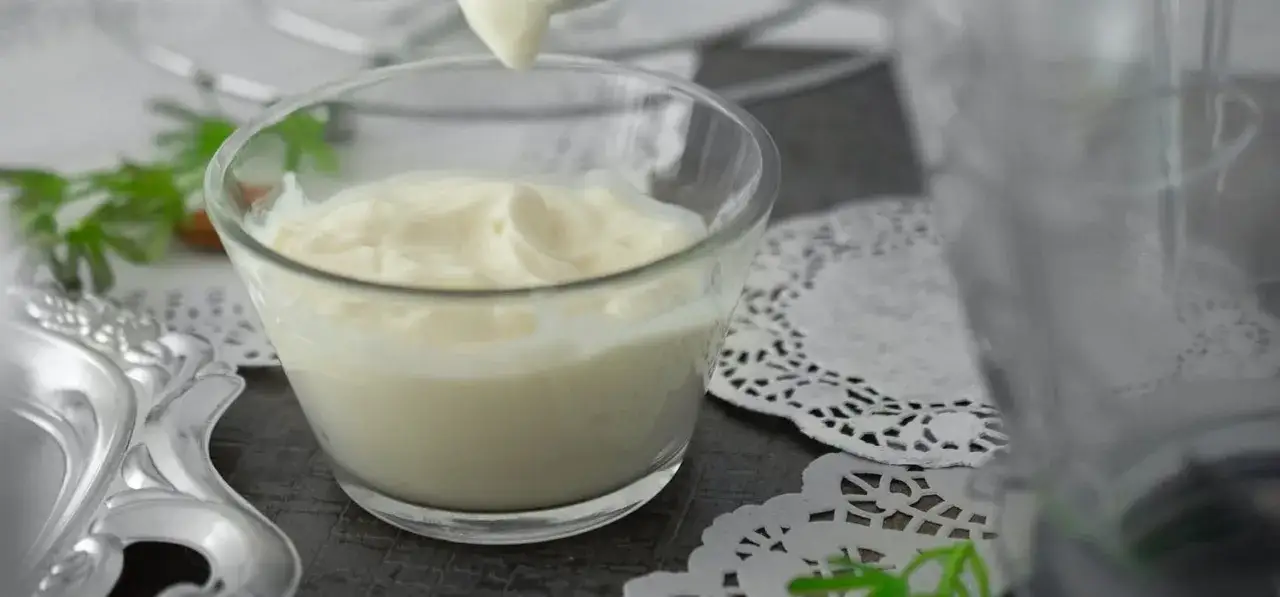 zwarzony majonez wegański