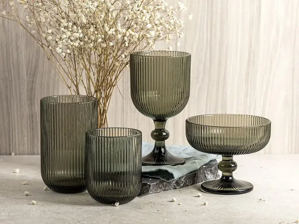 szklanki ryflowane kolorowe termiczne aranżacje