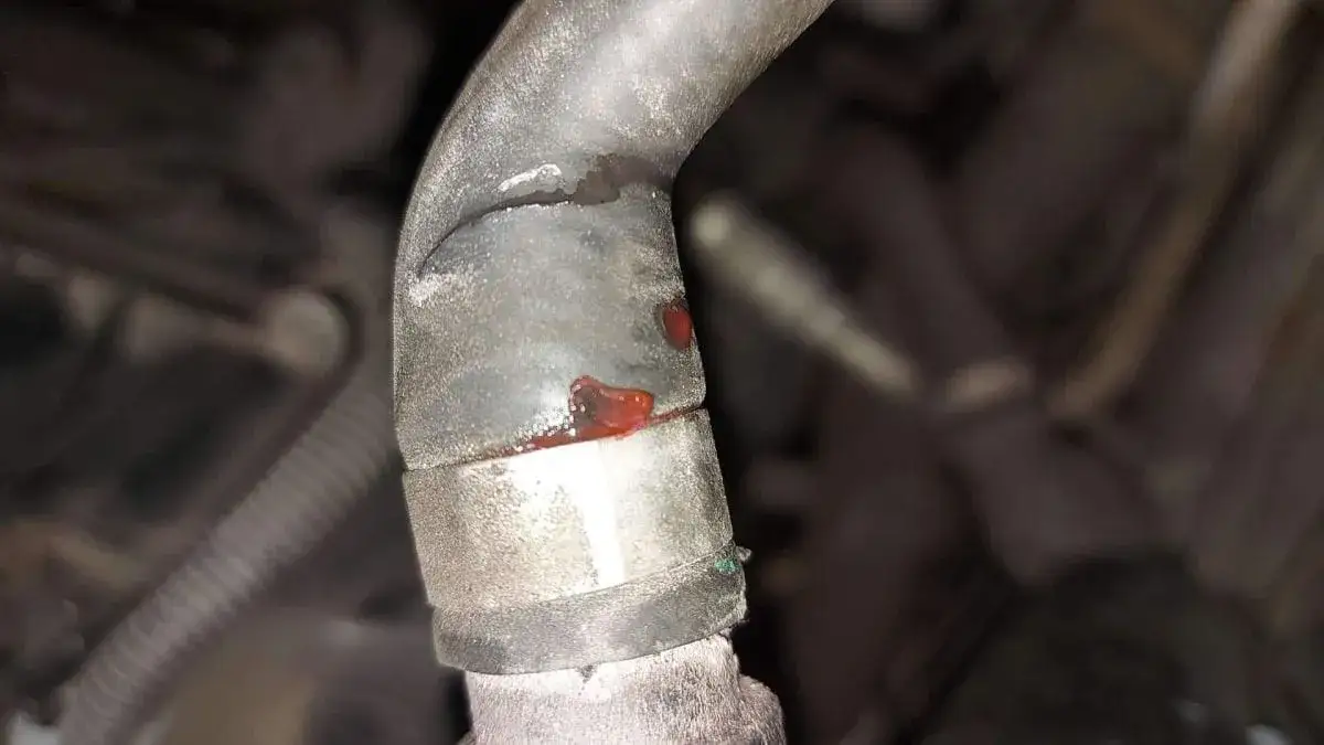 przyczyny uszkodzenia chłodnicy klimatyzacji korozja kamienie