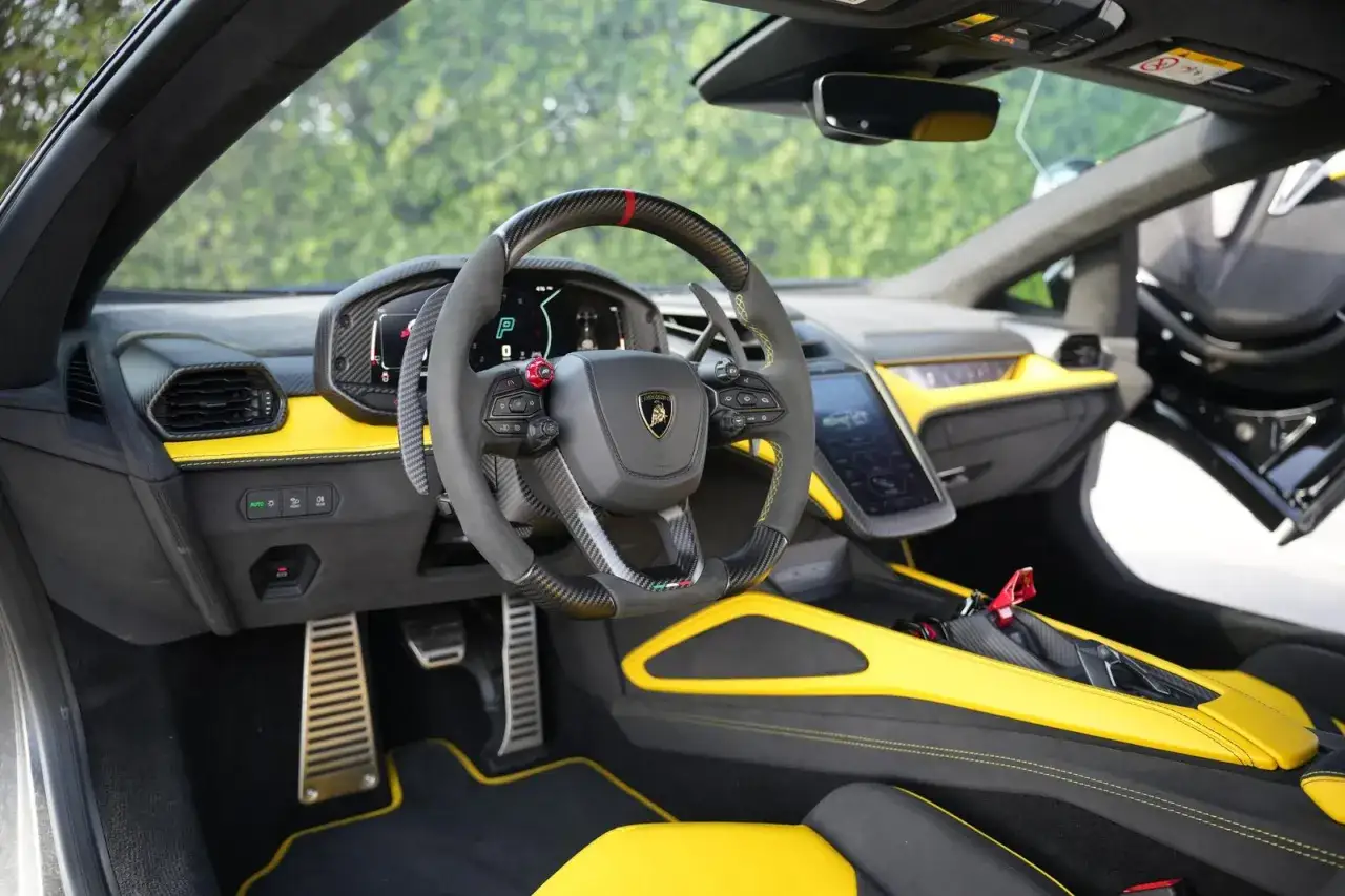 Nowe Lamborghini Urus Huracan Revuelto Dubaj salon