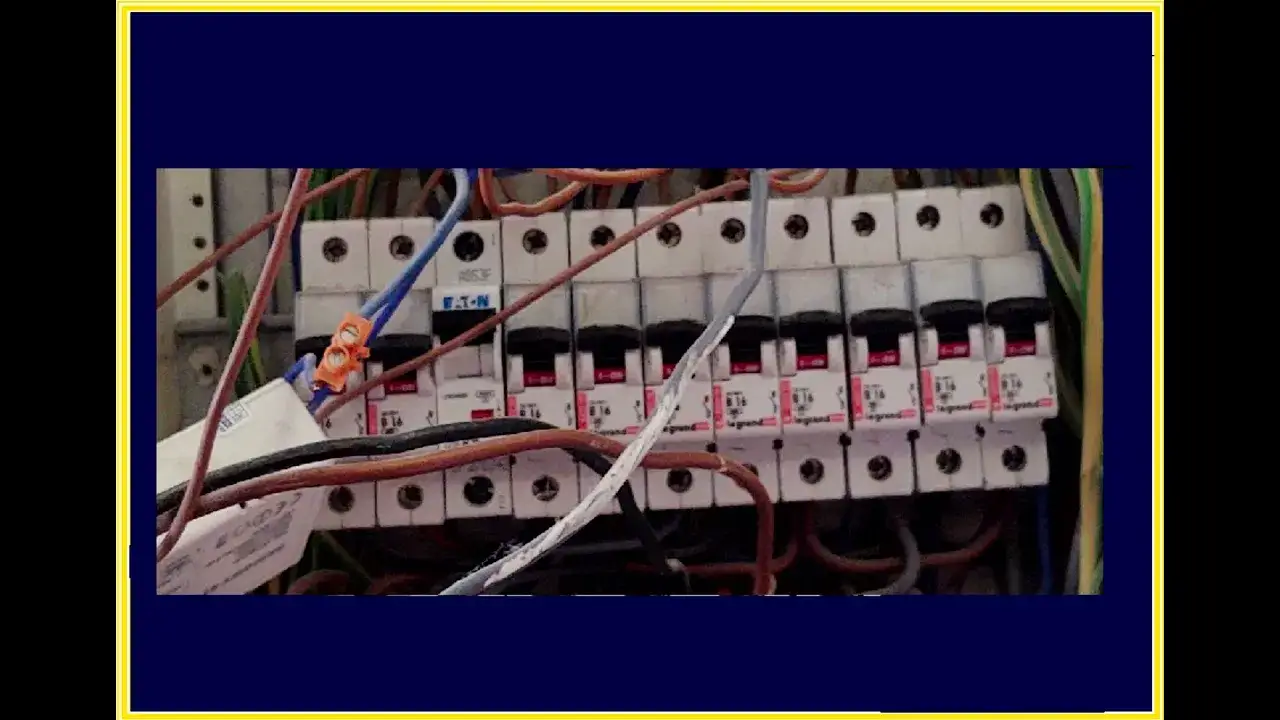 Nieprawidłowo zamontowana rozdzielnica elektryczna