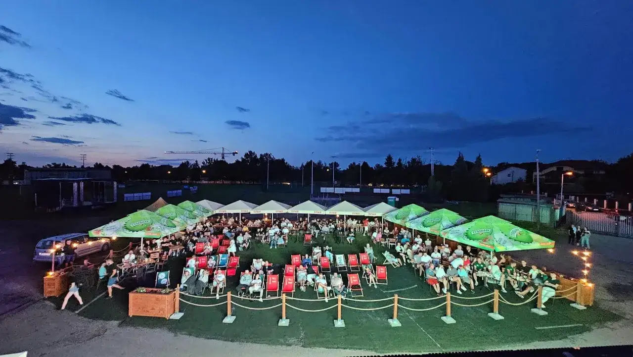 Strefa kibica na placu miejskim