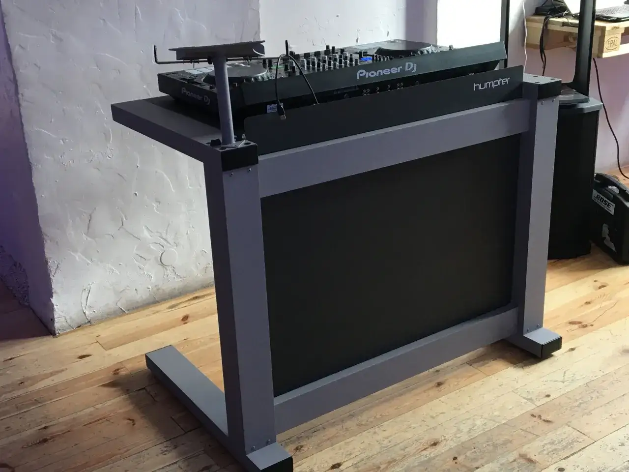 Zdjęcie Jak zrobić stół DJ krok po kroku – prosty poradnik z wymiarami i materiałami