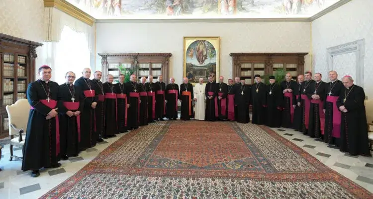 Kości&oacute;ł katolicki nauczanie papieża biskupi