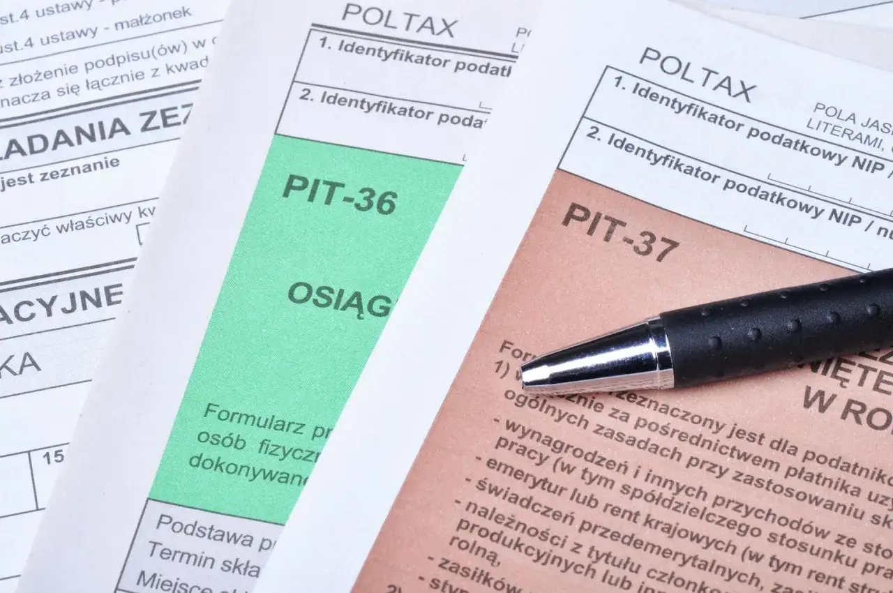 kalendarz terminów PIT, zegar, kary za spóźnienie z PIT