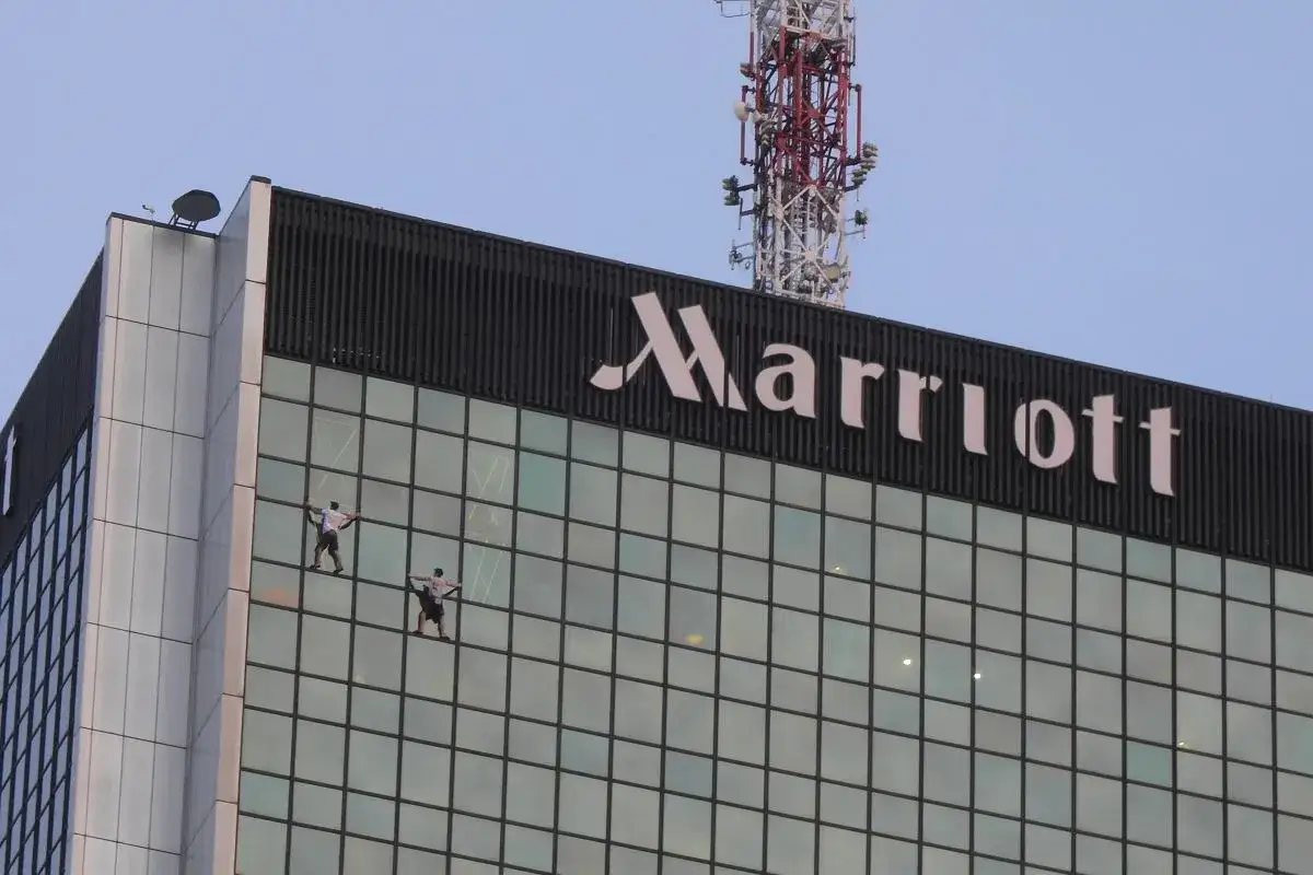 Zdjęcie Marriott Warszawa: Ile pięter ma wieżowiec i co kryje na szczycie?