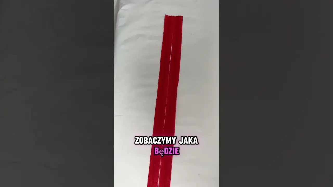 zamek falujący marszczący się materiał