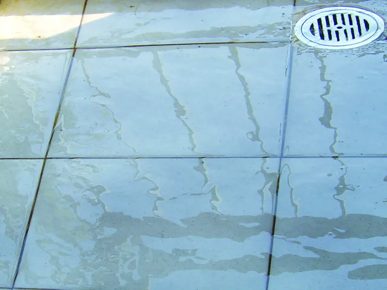 Przygotowanie podłoża przed uszczelnianiem tarasu