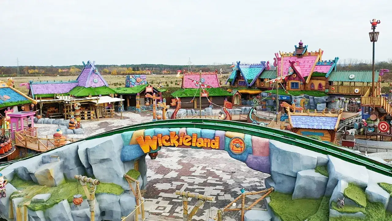 Majaland Kownaty strefa wewnętrzna atrakcje