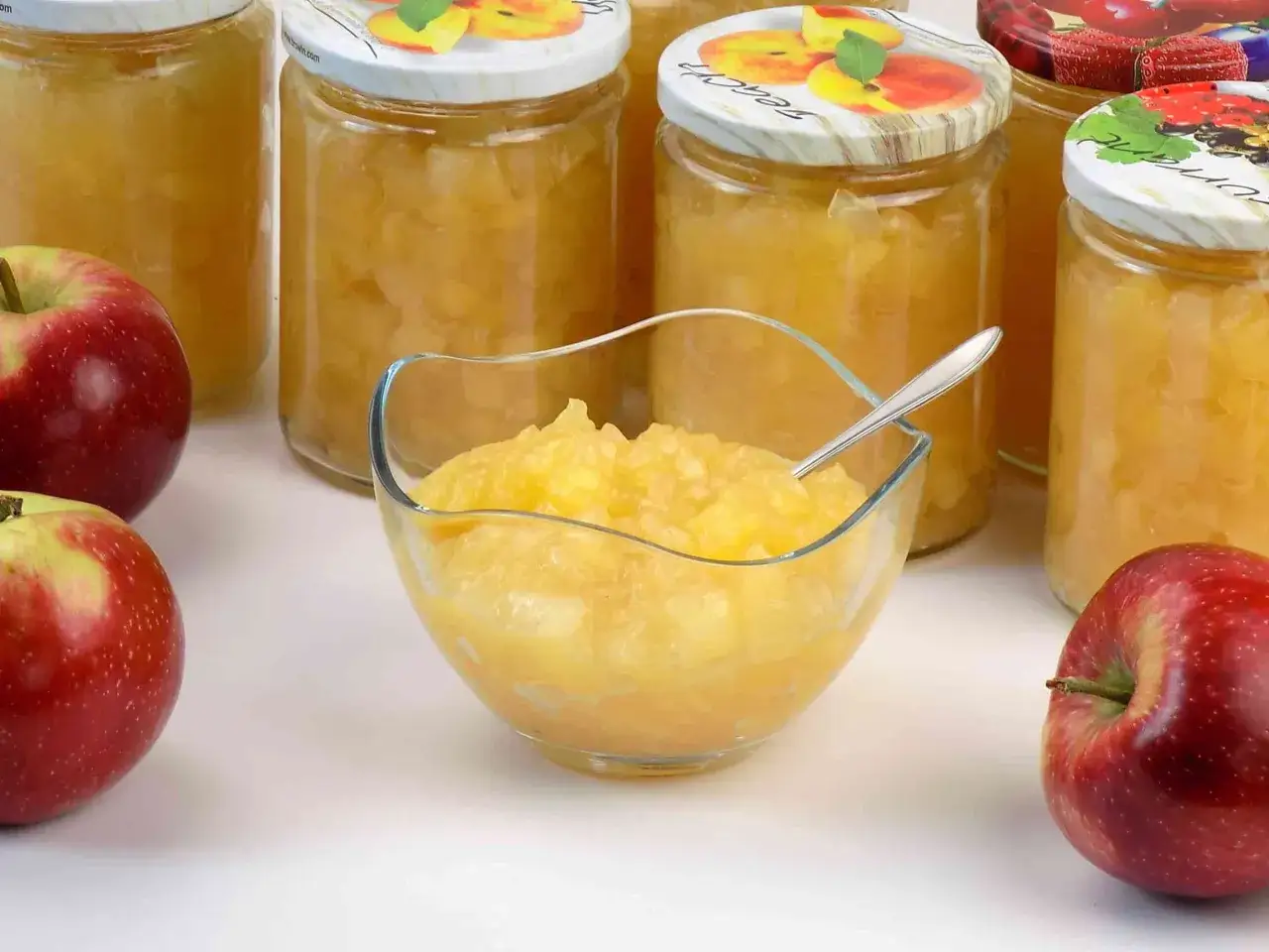 słoiki z prażonymi jabłkami