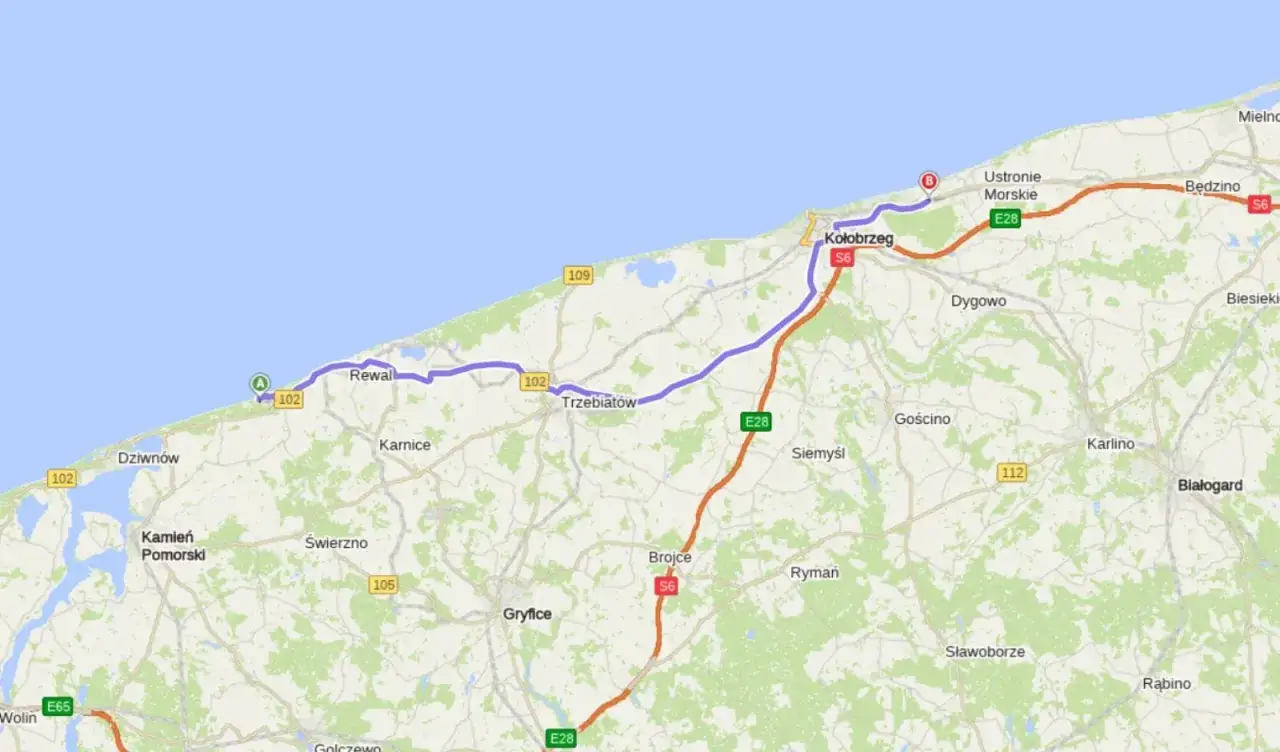 Mapa drogowa wybrzeża. Widać drogę S6 z zaznaczonym Kołobrzegiem. Czy w Kołobrzegu jest lotnisko? Mapa nie pokazuje lotniska.