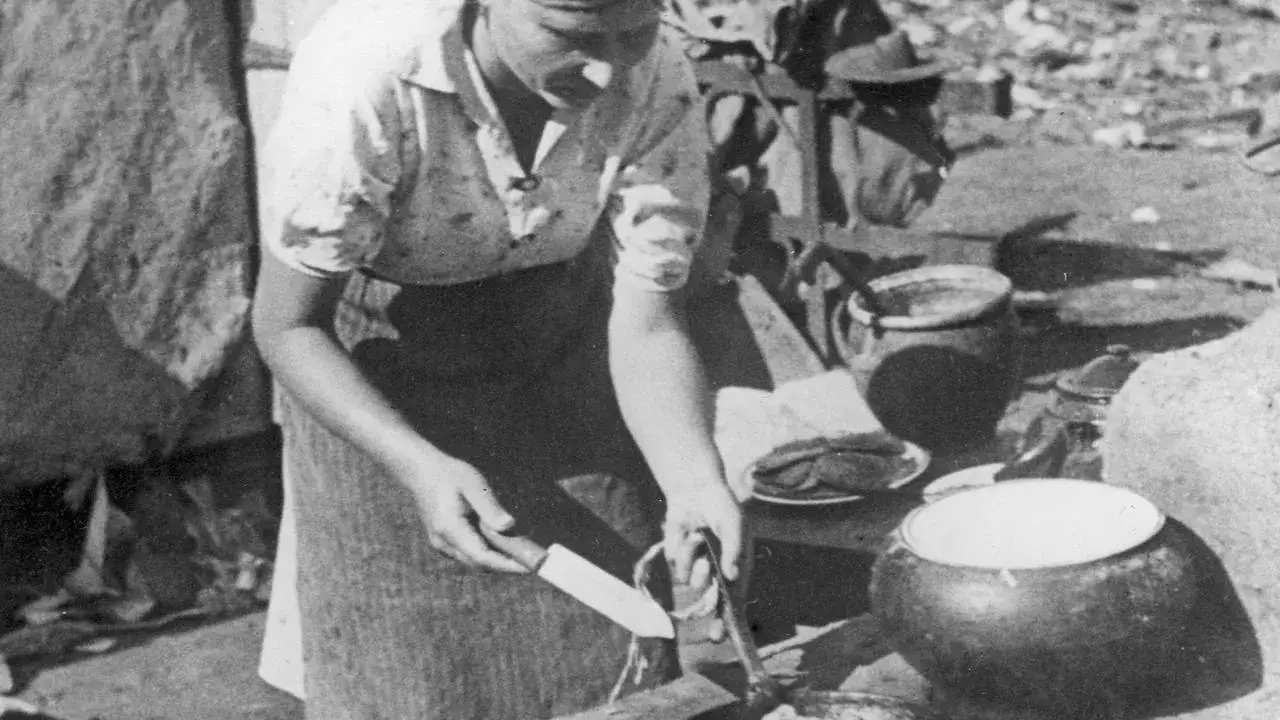 Polska wieś wrzesień 1939, kobieta gotująca, kuchnia domowa wojna