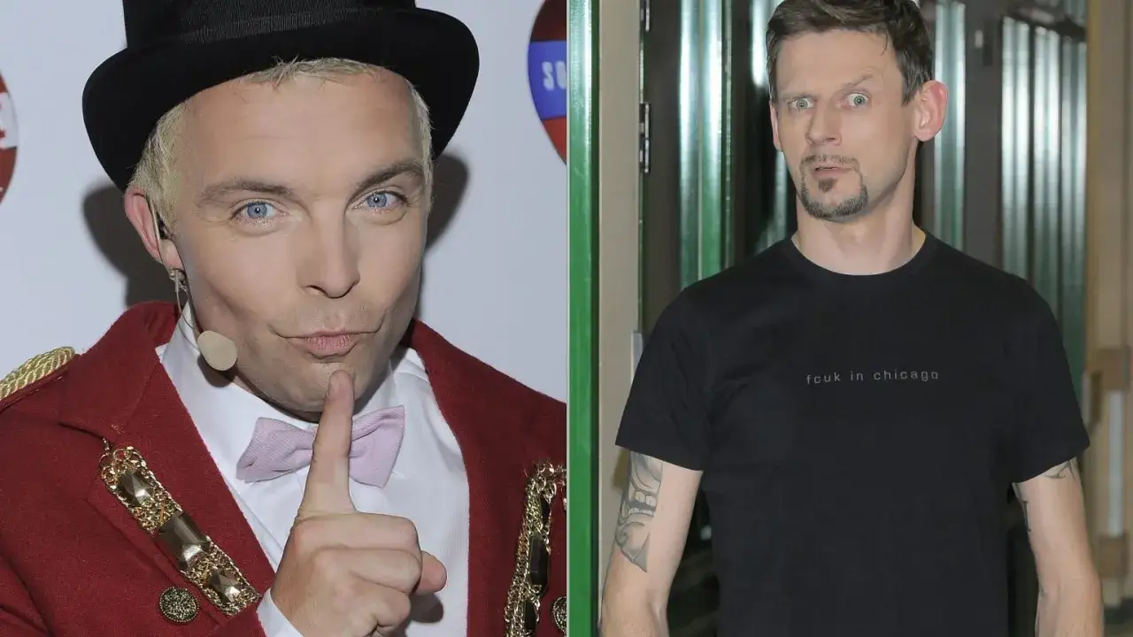 Czy kabaret Ani Mru-Mru to bracia? Na zdjęciu widać dwóch artystów, jeden w cyrkowym stroju, drugi w czarnej koszulce z napisem 