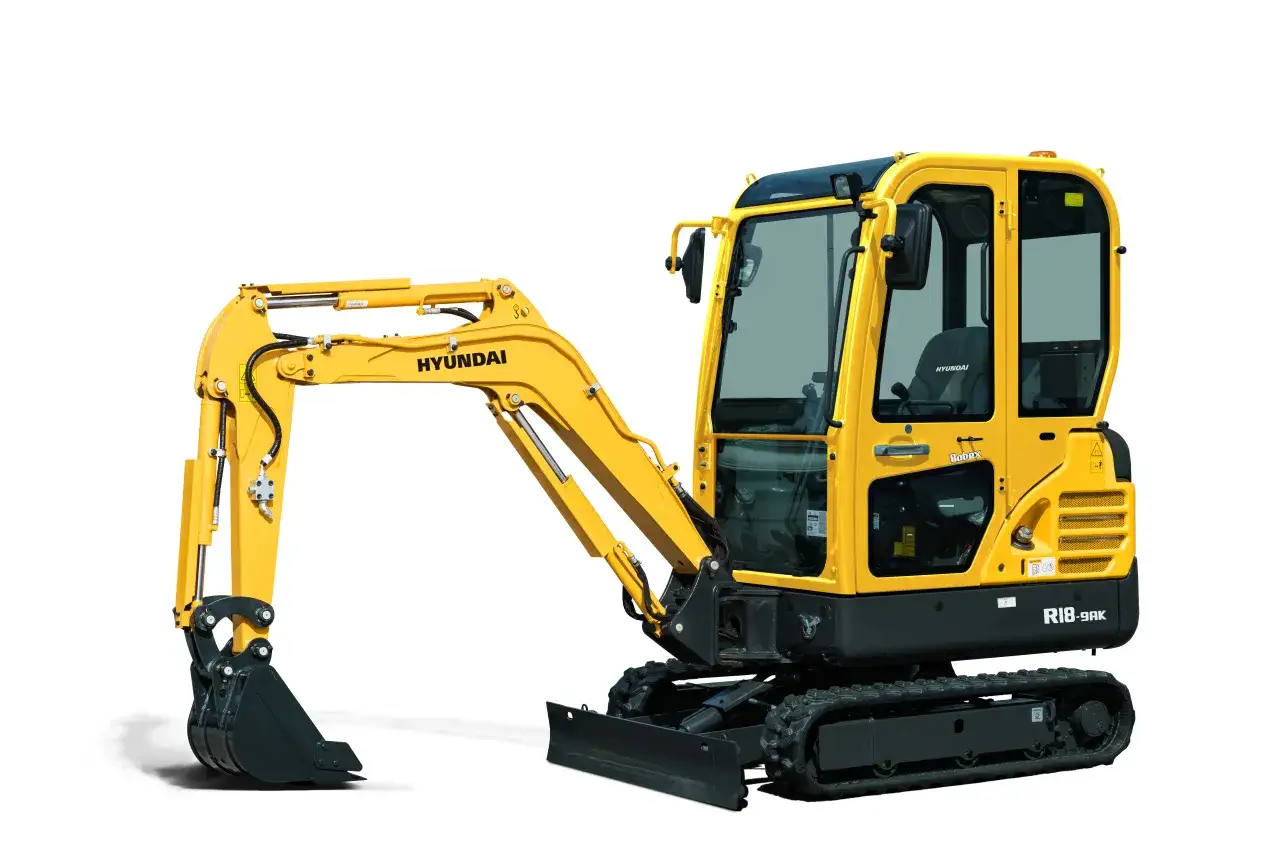 Żółta koparka gąsienicowa Hyundai R18-9AK. Zastanawiasz się, ile pali koparka gąsienicowa na godzinę?