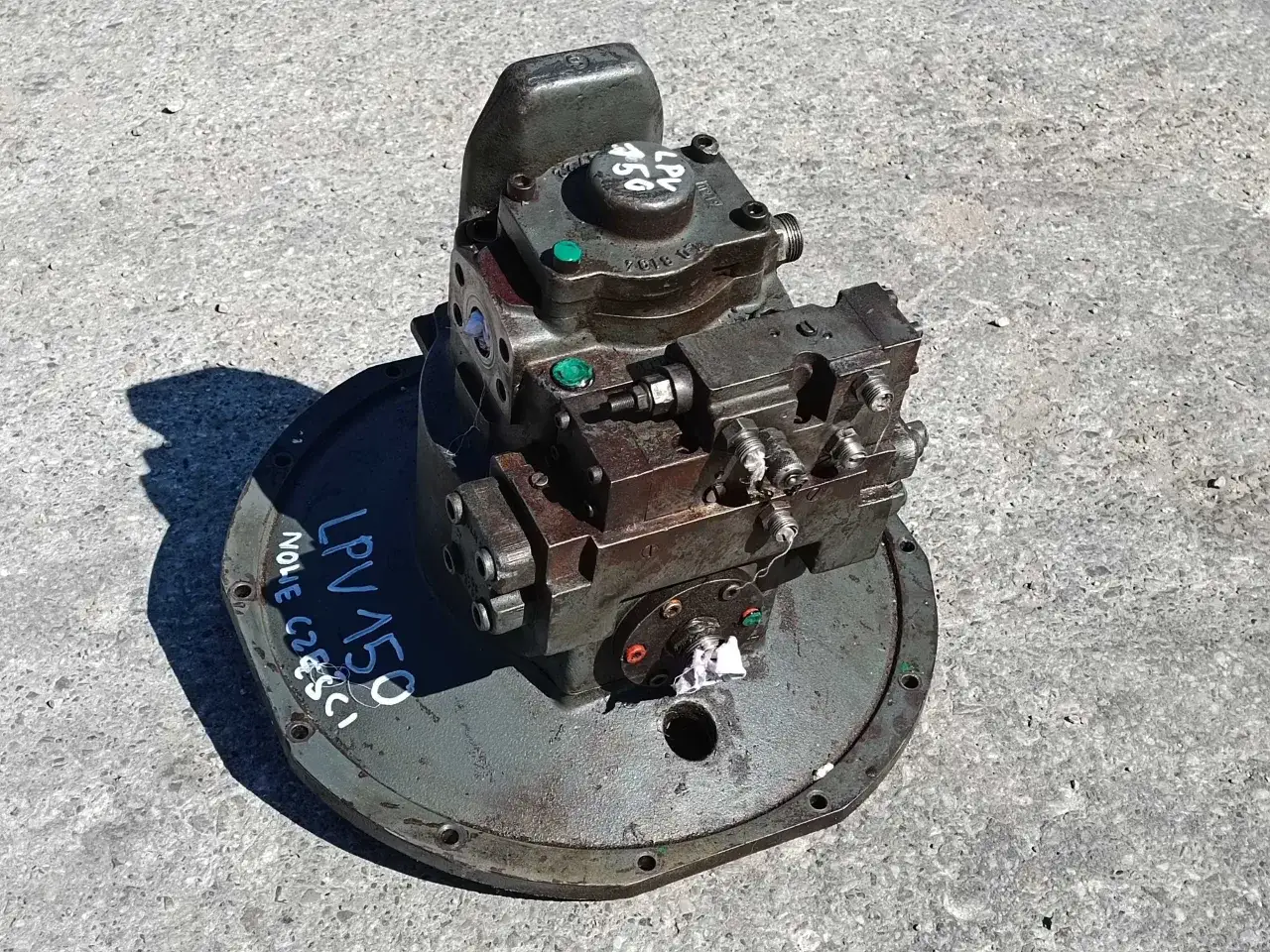 Uszkodzona pompa hydrauliczna Liebherr