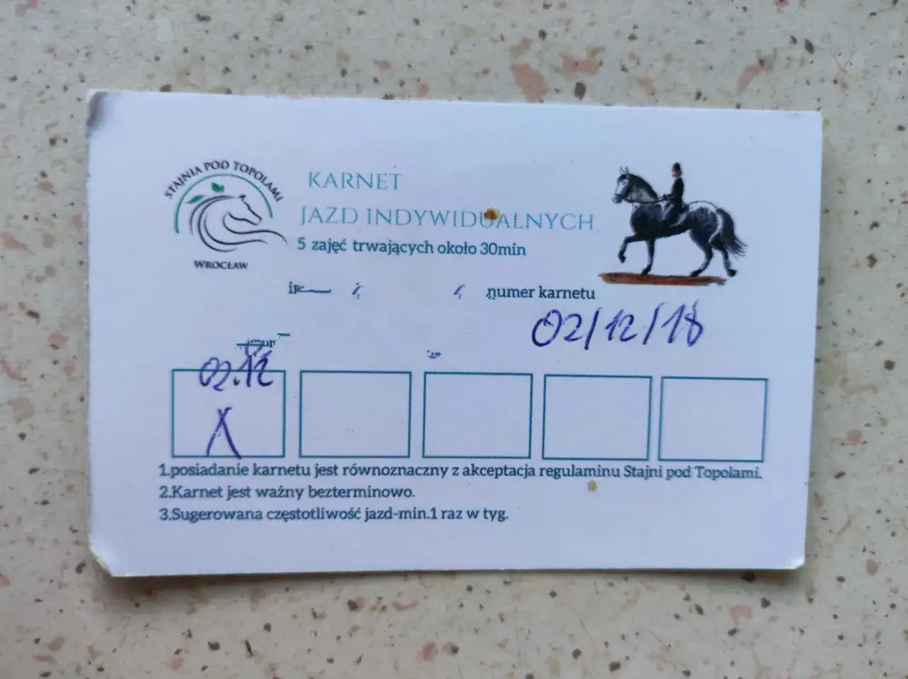 Karnet na 5 jazd indywidualnych w Stajni pod Topolami. Dowiedz się, ile kosztuje jazda konna i ile zajęć masz do wykorzystania.