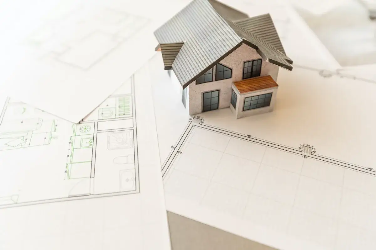 Model domu na planach architektonicznych. Planujesz jak zrobić odbiór domu po 20 latach?