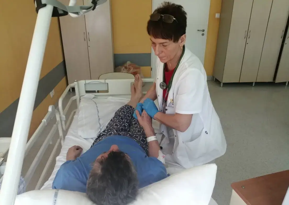 pacjent na oddziale udarowym w szpitalu