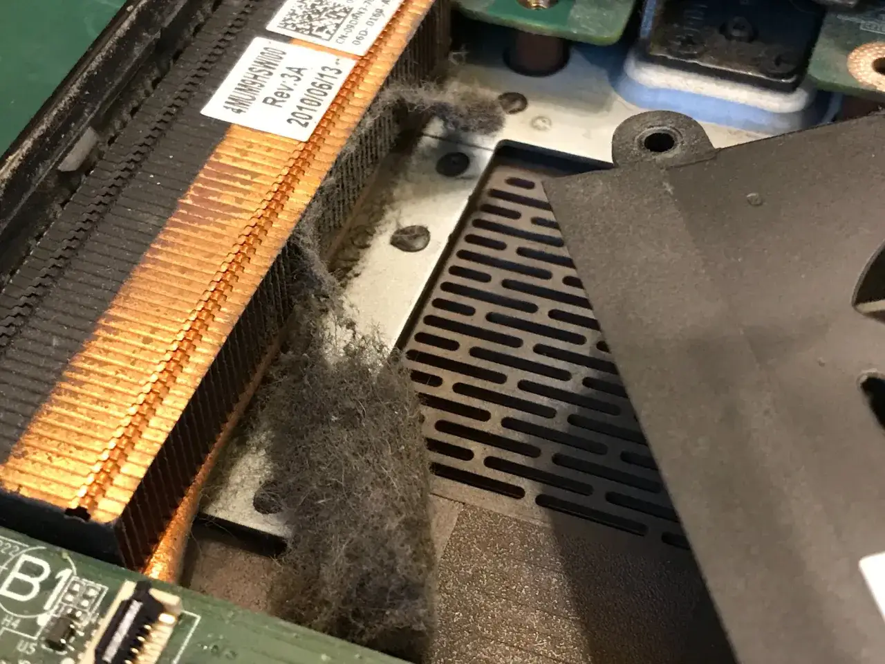 laptop przegrzewa się wentylator głośno pracuje