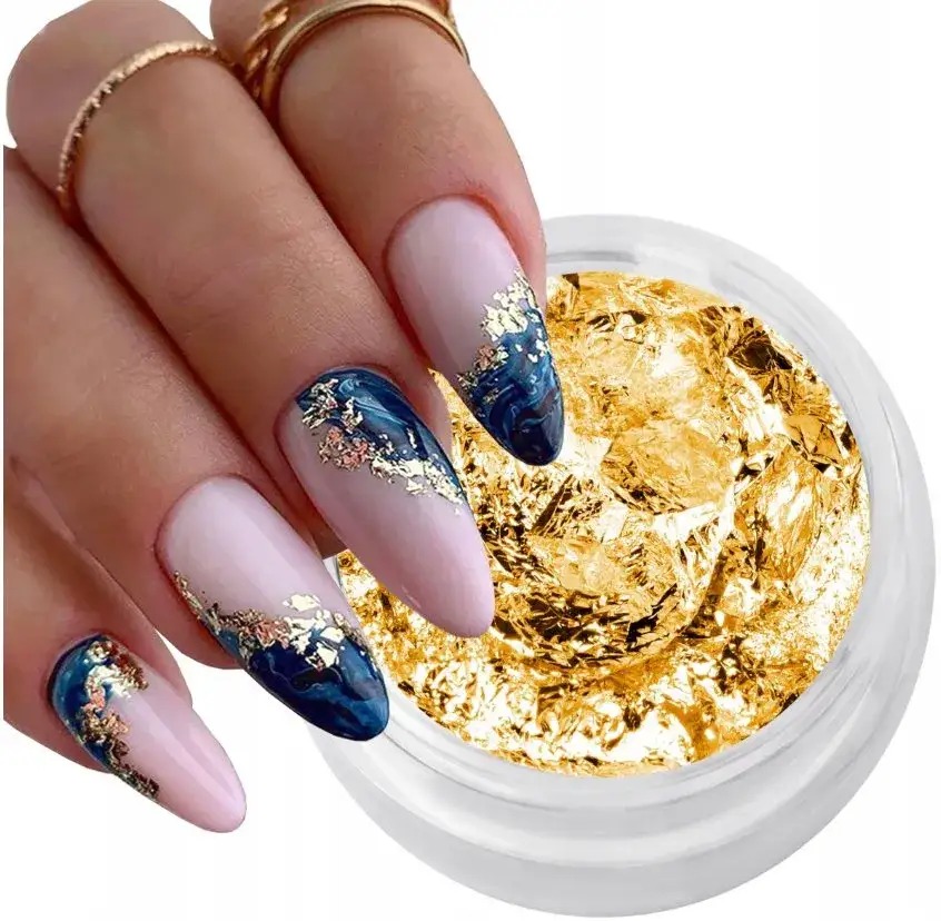 modne paznokcie do złotych but&oacute;w metaliczne złota folia