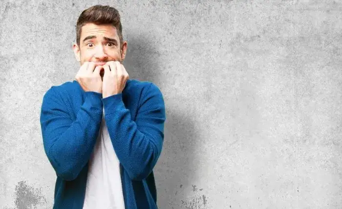 osoba z lękiem o zdrowie niepok&oacute;j