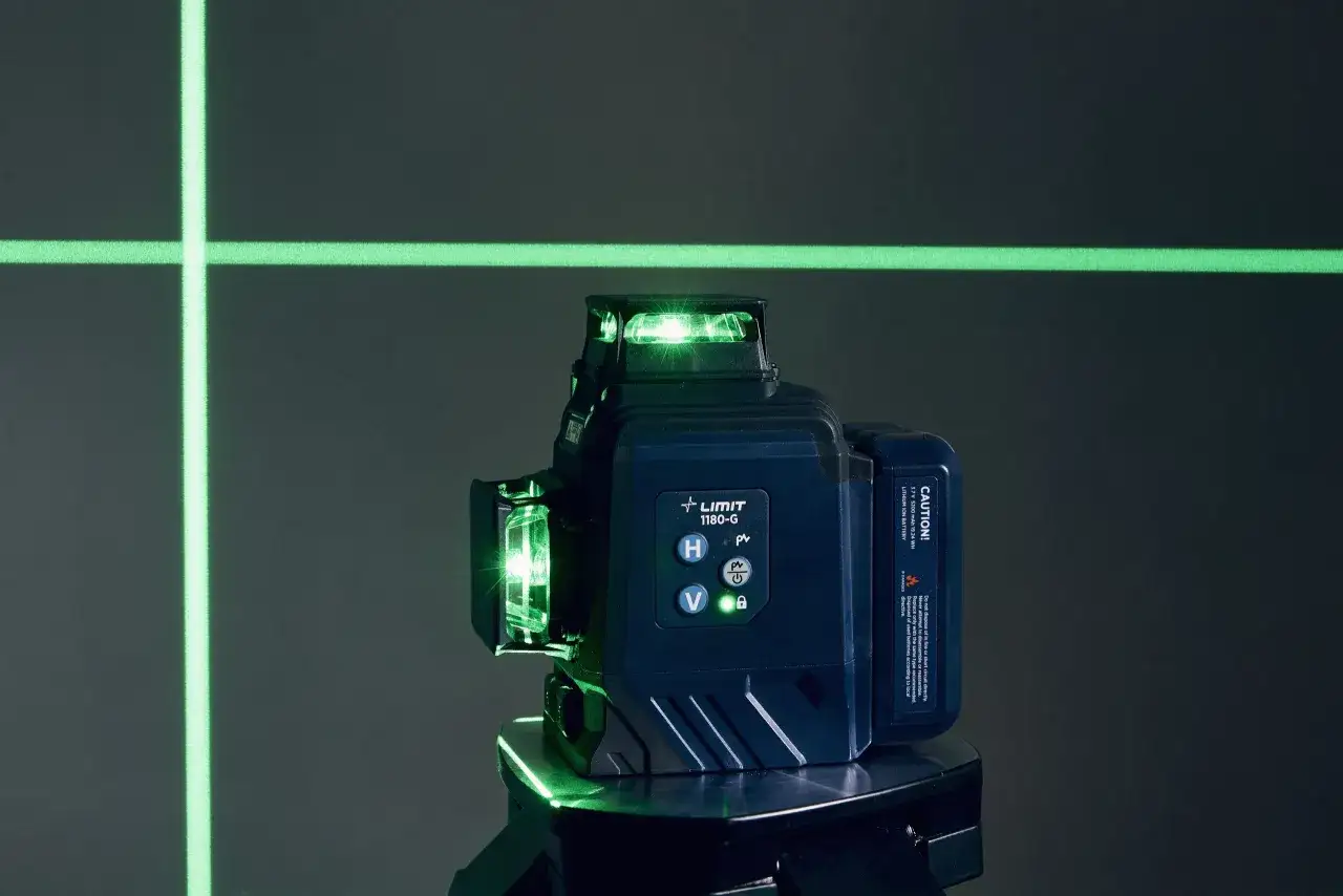 Dobry tani laser krzyżowy LIMIT 1180-G emituje zielone linie, idealny do precyzyjnych prac budowlanych i remontowych.