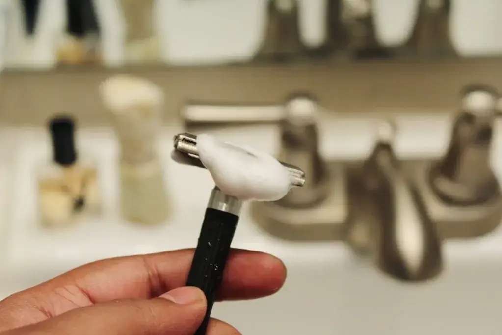 Zdjęcie Jak wyczyścić maszynkę do golenia z włosów i uniknąć uszkodzeń