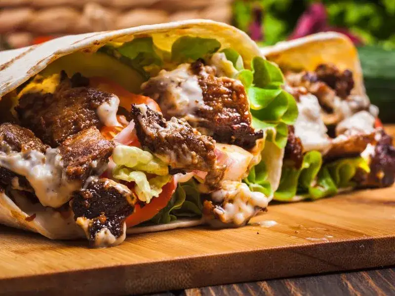 Zdjęcie Ile kcal ma kebab? Poznaj kaloryczność popularnego dania