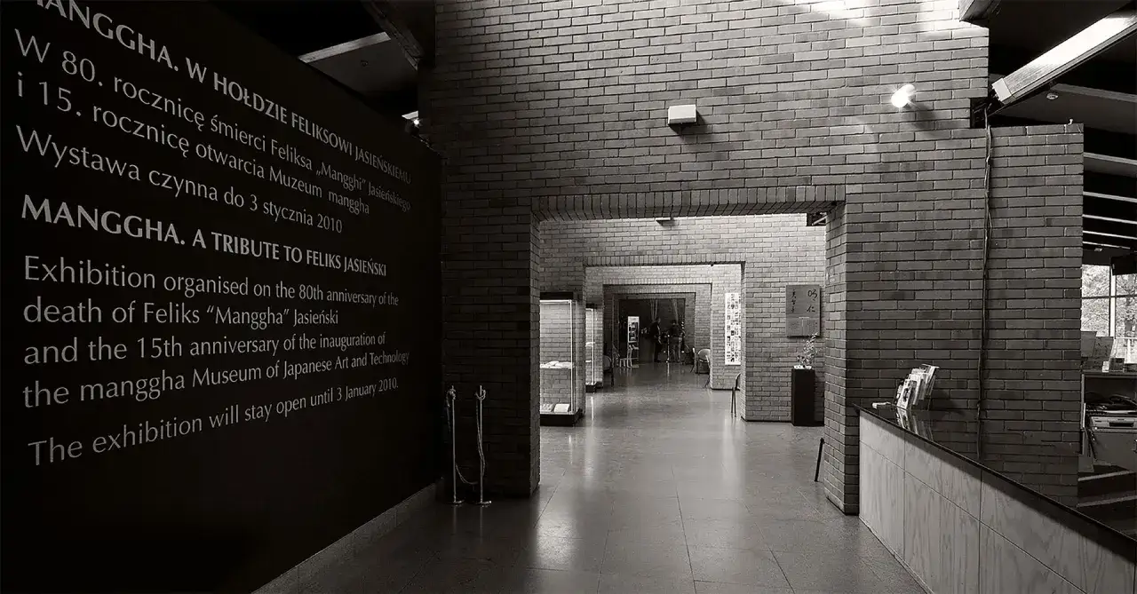 Wnętrze Muzeum Sztuki i Techniki Japońskiej Manggha. Wystawa poświęcona Feliksowi Jasieńskiemu.