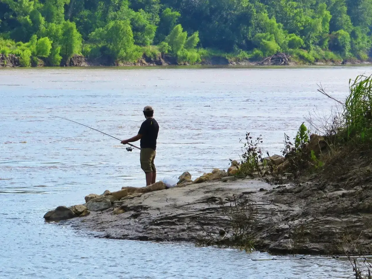 Mapa Polski z zaznaczonymi typowymi łowiskami karasi (stawy, starorzecza, kanały)