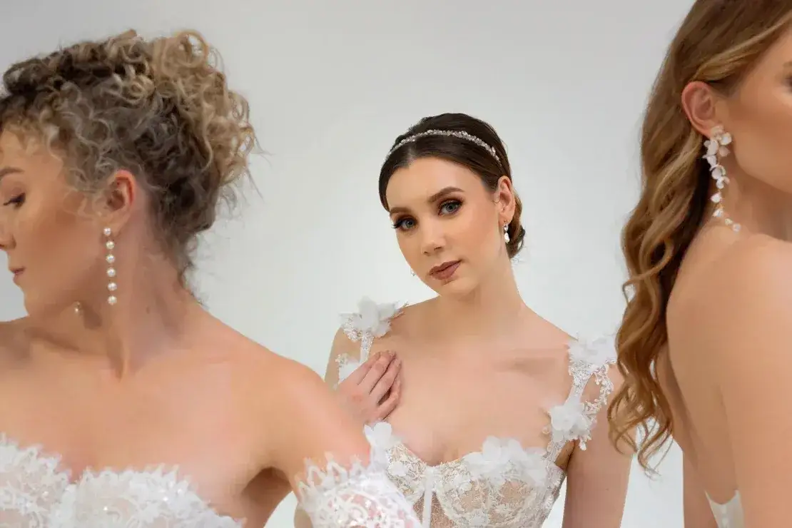 biżuteria ślubna dopasowana do sukni