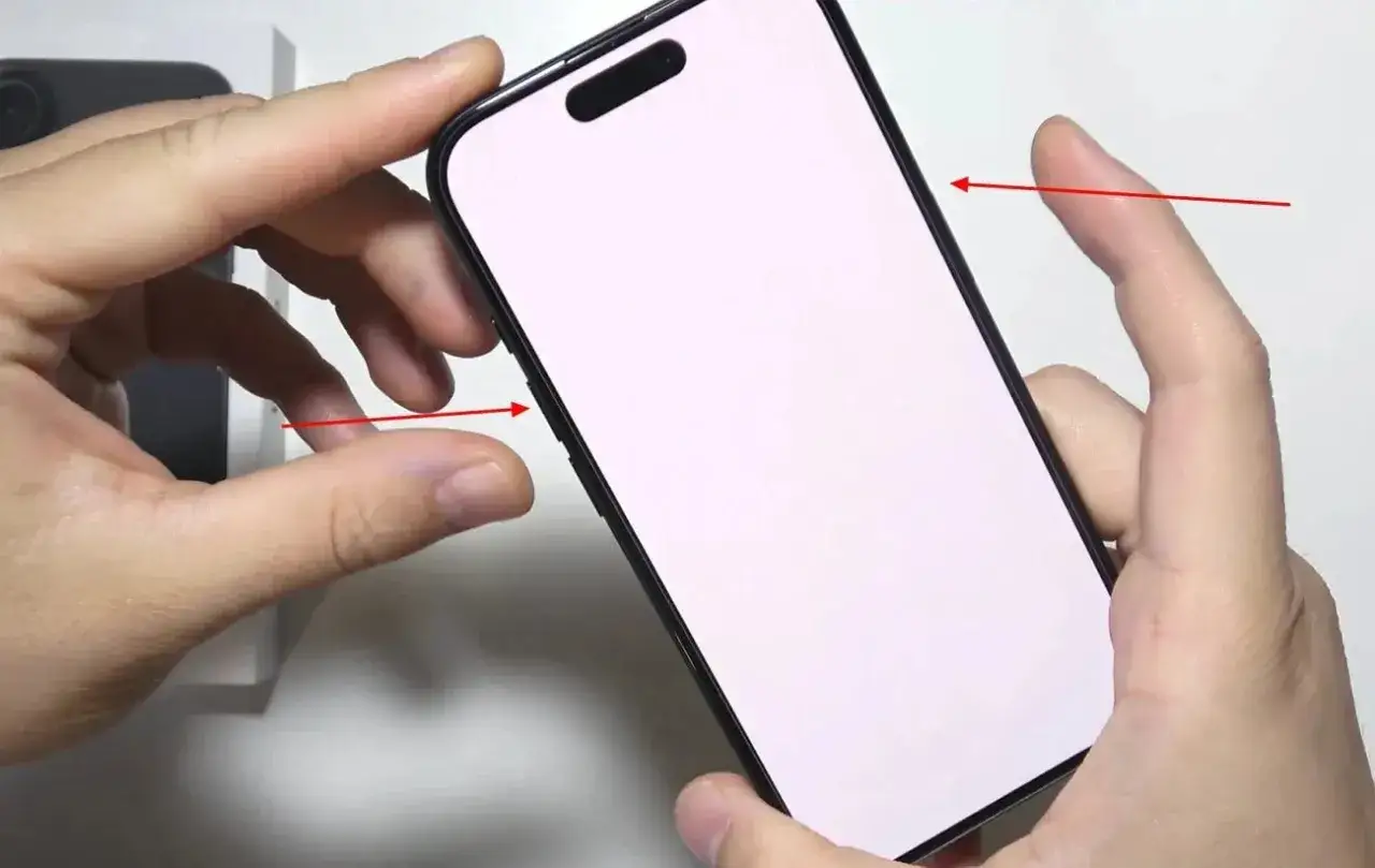 Chcesz wiedzieć, jak zrobić zrzut ekranu w iPhone? Naciśnij jednocześnie przycisk boczny i przycisk zwiększania głośności.