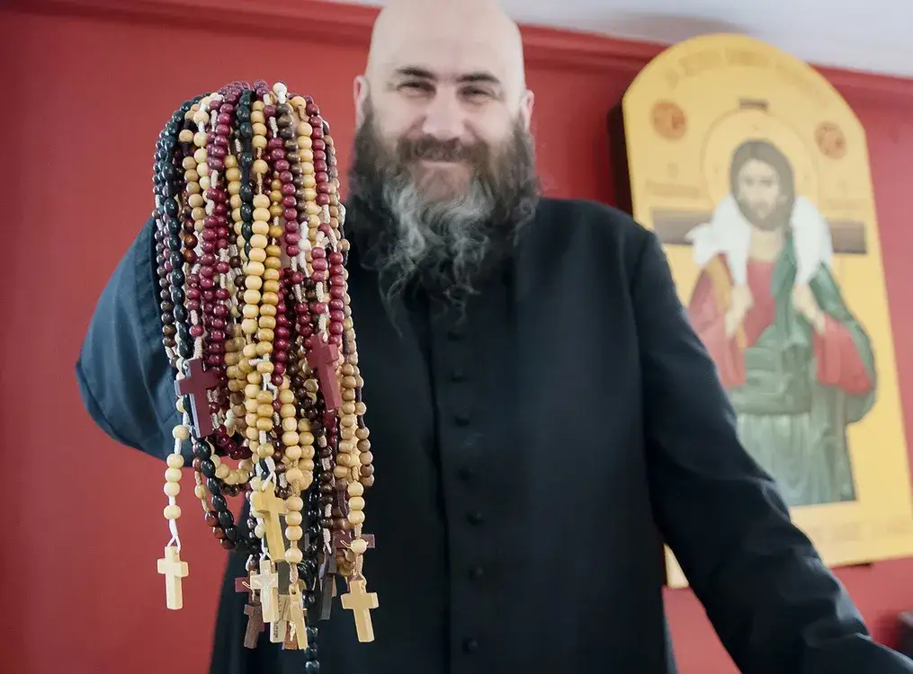 r&oacute;żaniec w rękach, modlitwa, stary r&oacute;żaniec