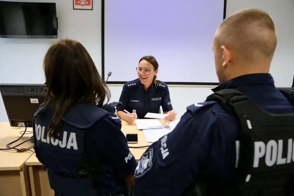Zdjęcie KMP w walce z rasizmem: jak policja reaguje na incydenty rasistowskie