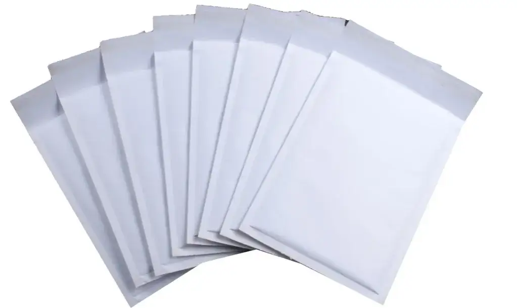 Zdjęcie Jak wysłać kopertę bąbelkową krok po kroku: skuteczne metody pakowania