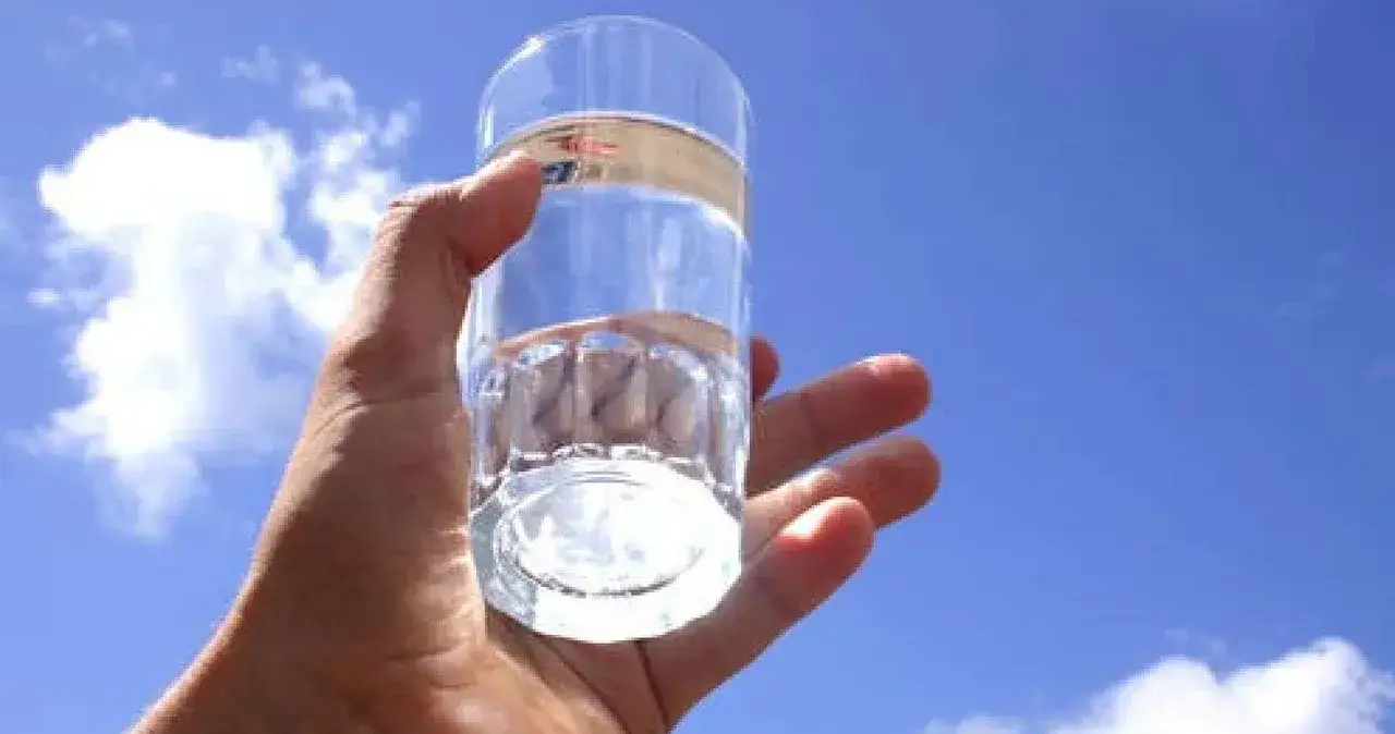 Zdjęcie Czym zastąpić wodę destylowaną do żelazka, aby uniknąć osadów?