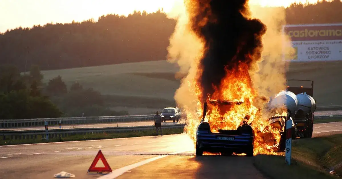 Zdjęcie Jaka gaśnica do samochodu z gazem, aby uniknąć niebezpieczeństwa?