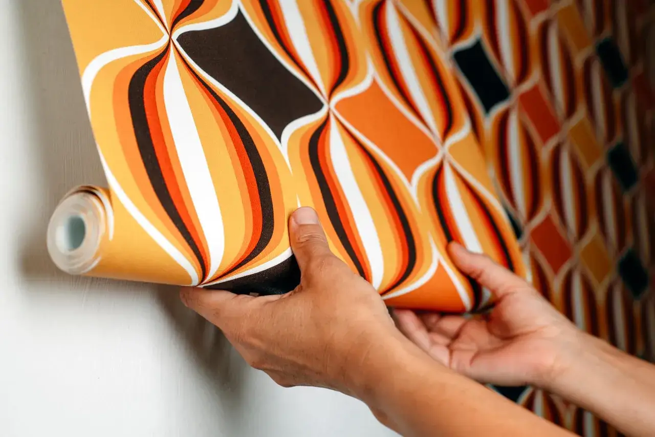 Zdjęcie Jak położyć tapety bez błędów - krok po kroku do idealnych ścian