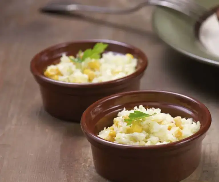 Zdjęcie Ile kalorii ma surówka z kapusty pekińskiej? Sprawdź, co dodaje kalorie