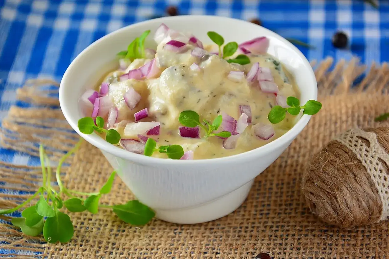 Zdjęcie Jak się robi sałatkę śledziową - prosty przepis na pyszne danie