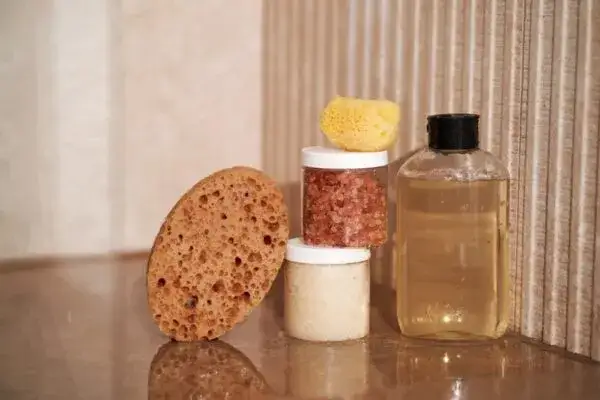 Zdjęcie Jak używać olejku pod prysznic? Sekret nawilżonej skóry