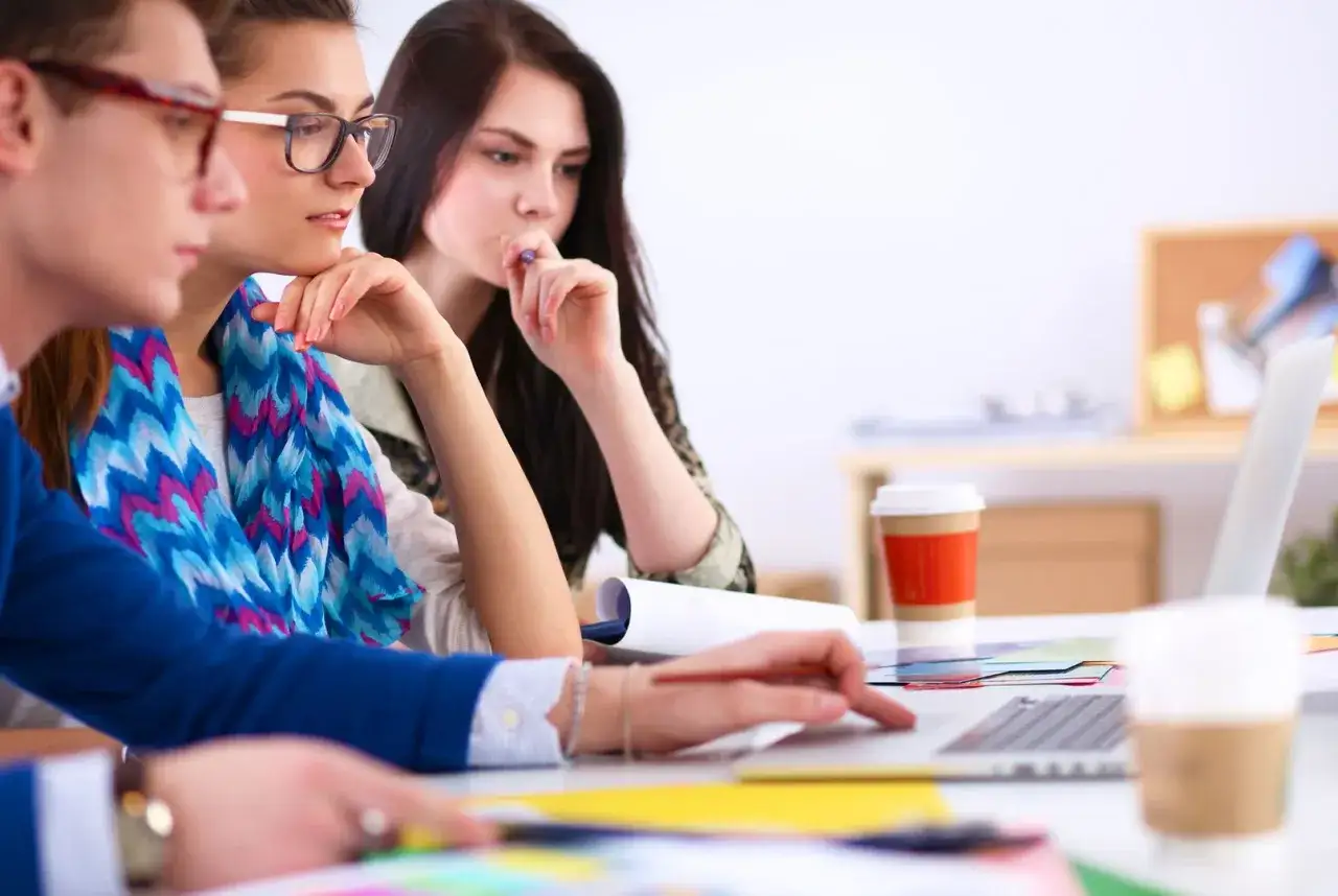 Zdjęcie Pierwsza pensja po studiach: Ile naprawdę możesz zarobić?