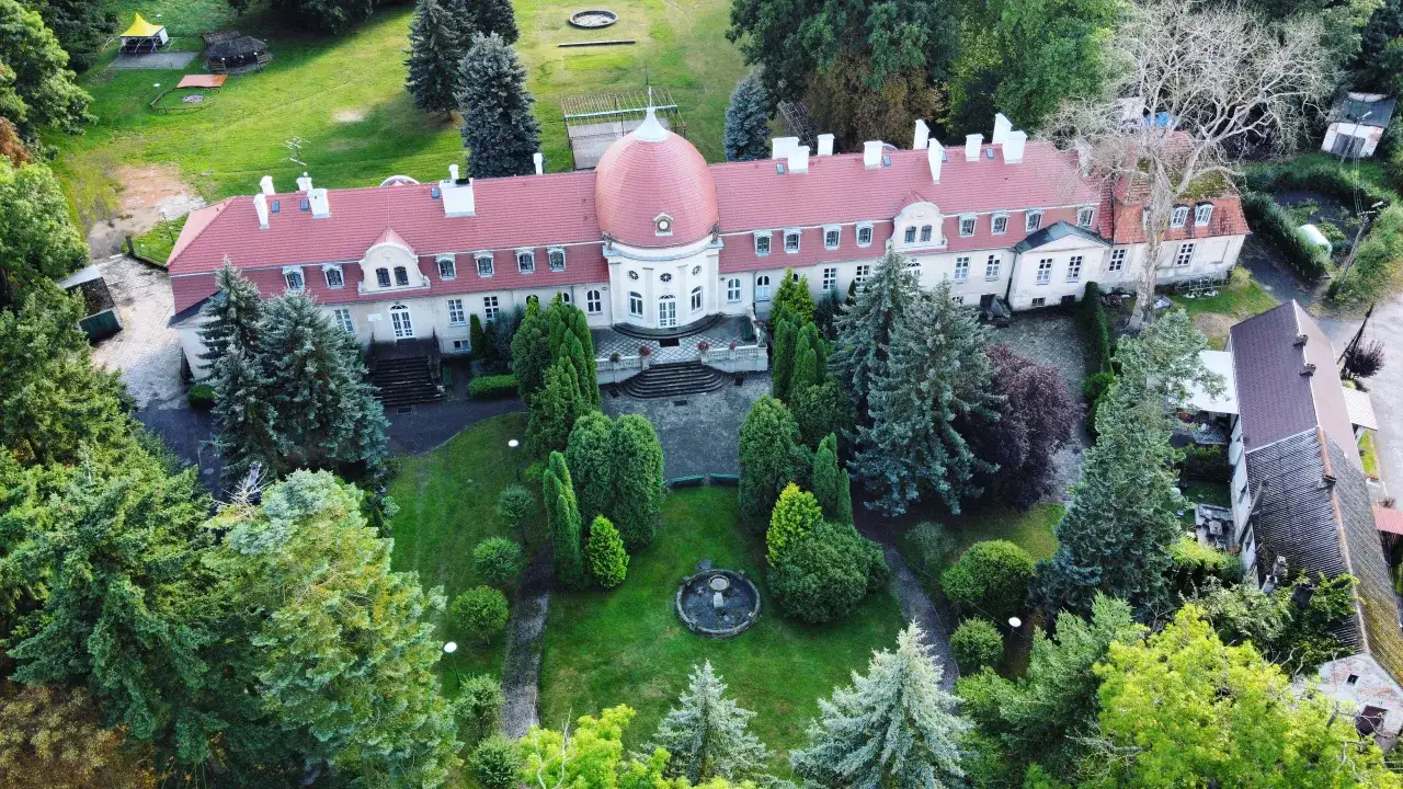 Zdjęcie Pałac w Gliśnie: Historia, architektura i tajemnice tego miejsca