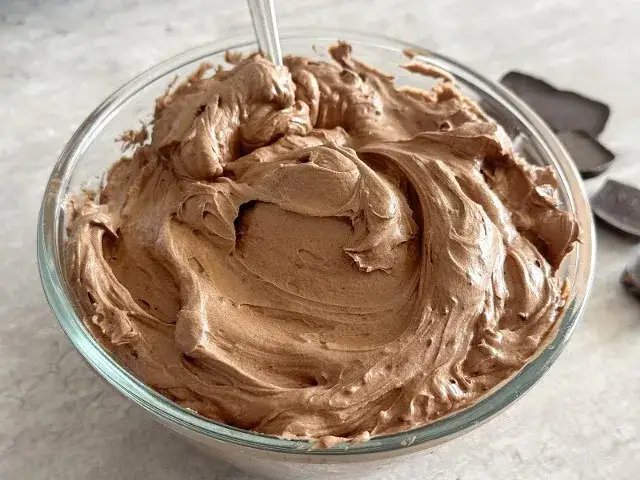 Zdjęcie Idealna masa czekoladowa do tortu: Przepisy i sprawdzone triki