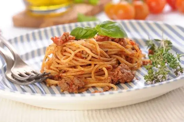 Zdjęcie Pyszne spaghetti z mięsem wołowym - proste przepisy na obiad