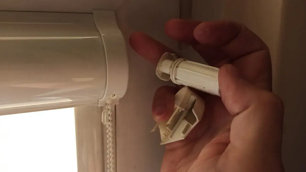 Zdjęcie Jak naprawić roletę: proste kroki, aby uniknąć kosztownych napraw