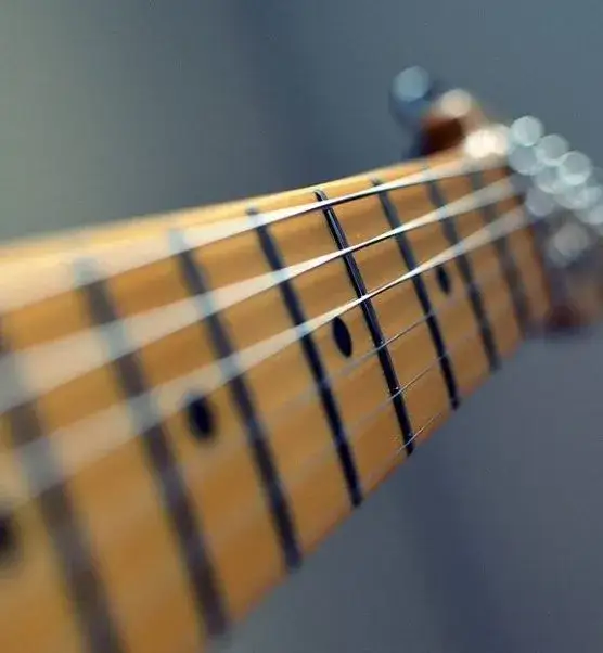 Zdjęcie Jakie struny do gitary elektrycznej 10 46 czy 10 52 - wybór, który zmienia brzmienie