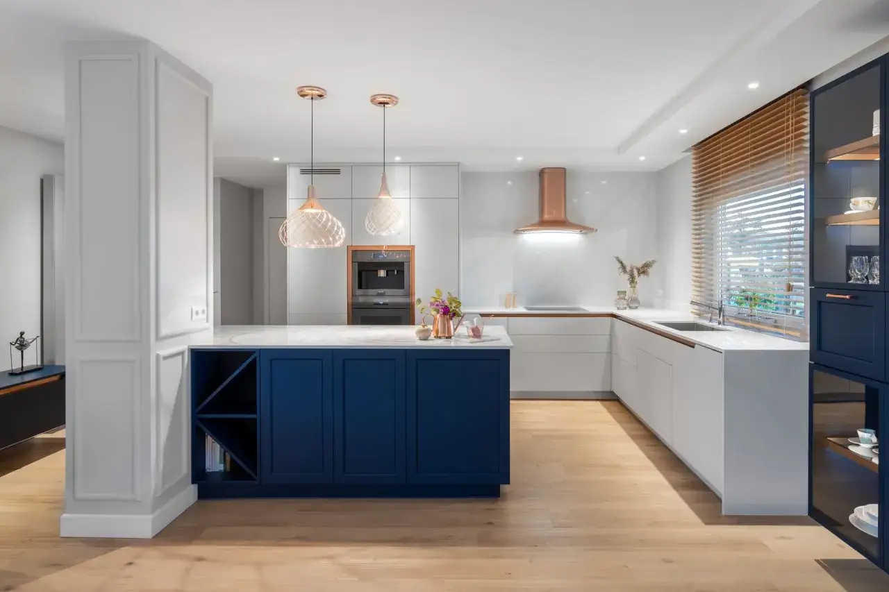 Zdjęcie Jakie kolory ścian do białych mebli w kuchni, aby uniknąć błędów?