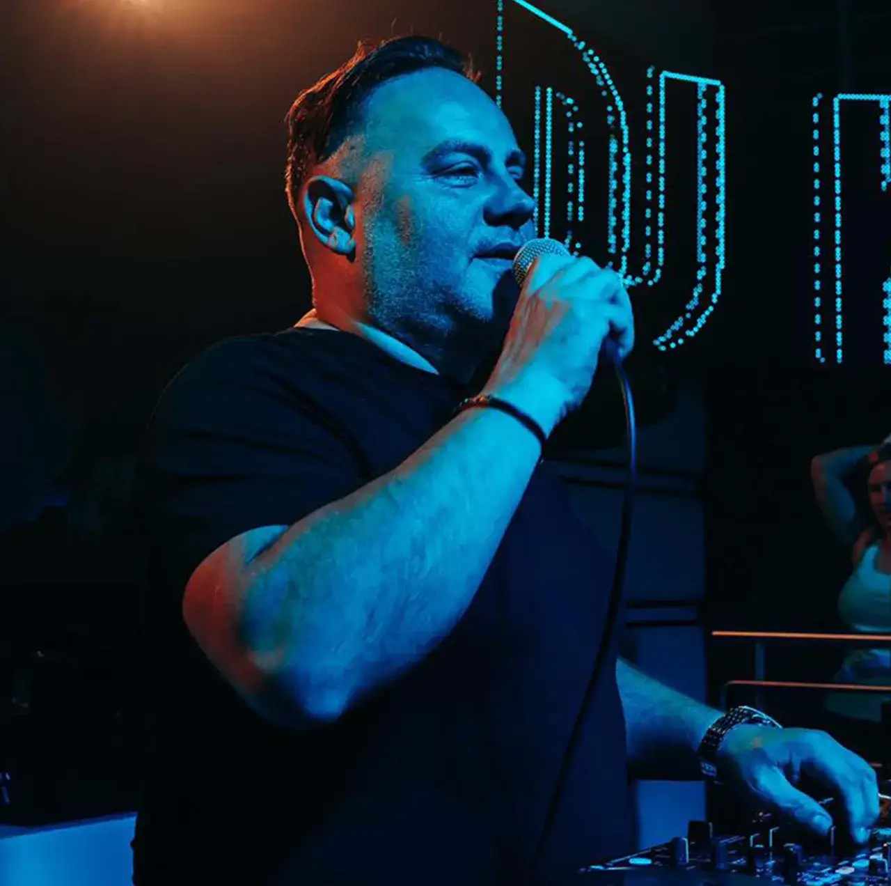 Zdjęcie DJ Kris ile ma lat? Zaskakujące fakty o jego wieku i karierze