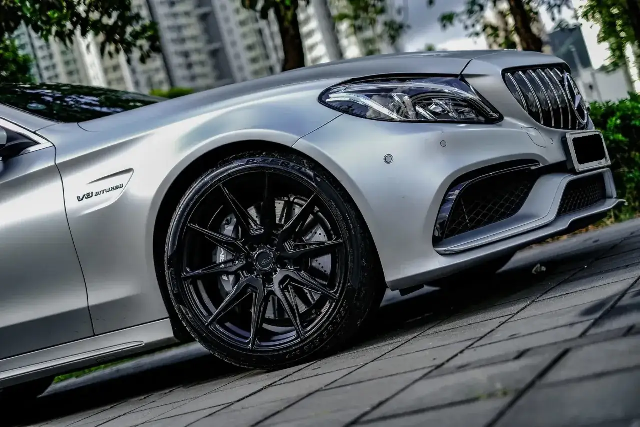 Rodzaje folii do oklejania samochodów, matowa, połysk, chrom